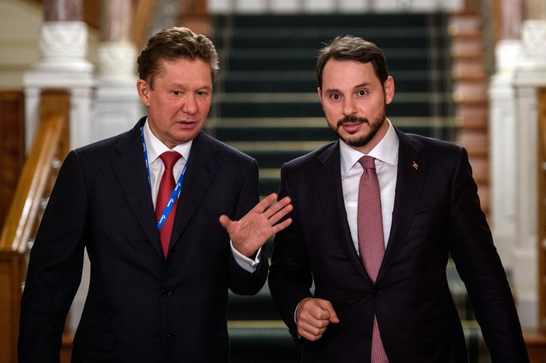 Gazprom CEO Alexey Miller speaks with Turkish Energy Minister Berat Albayrak as they arrive for a press conference on October 10, 2016 in İstanbul.  AFP PHOTO /  OZAN KÖSE
