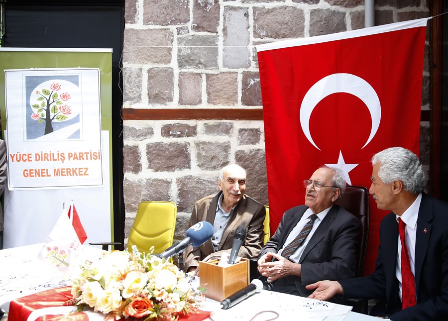 Sezai Karakoç, President of the Exalted Revival Party (Yüce Diriliş Partisi), speaks during the party’s 3rd congress in Ankara, on May 29, 2016.  AA PHOTO / ABDÜLHAMİD HOŞBAŞ