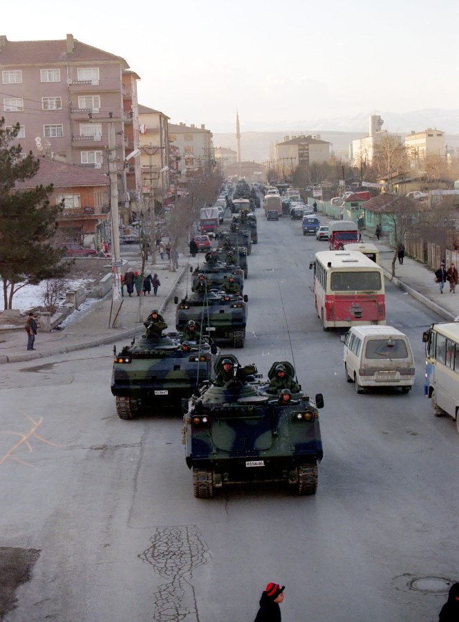 Tanks, belonging to the Etimesgut Armored Forces School, parade in the town of Sincan to warn the government, on February 04, 1997.   AA PHOTO / HİKMET SAATÇİ