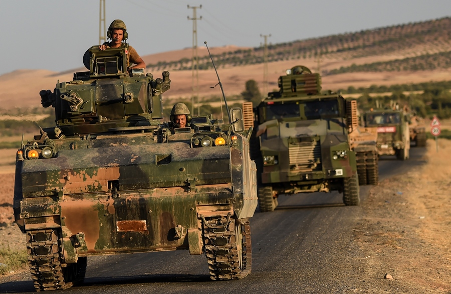 A convoy of Turkish soldiers participating in Operation Euphrates Shield near the town of Jarablus on September 2, 2016. AFP PHOTO / BÜLENT KILIÇ