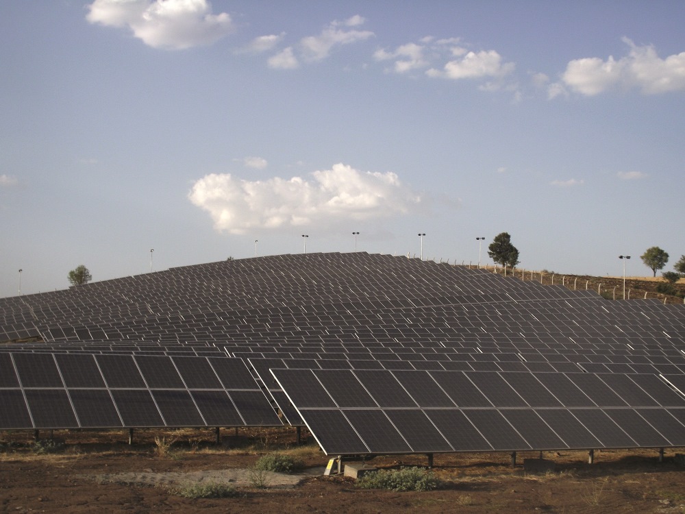 A solar power plant established by an entrepreneur in Yarbaşı, a village in the Adıyaman province of South East Turkey, will produce a thousand kilowatts of electricity daily. AA PHOTO / EMİN TEZERDİ