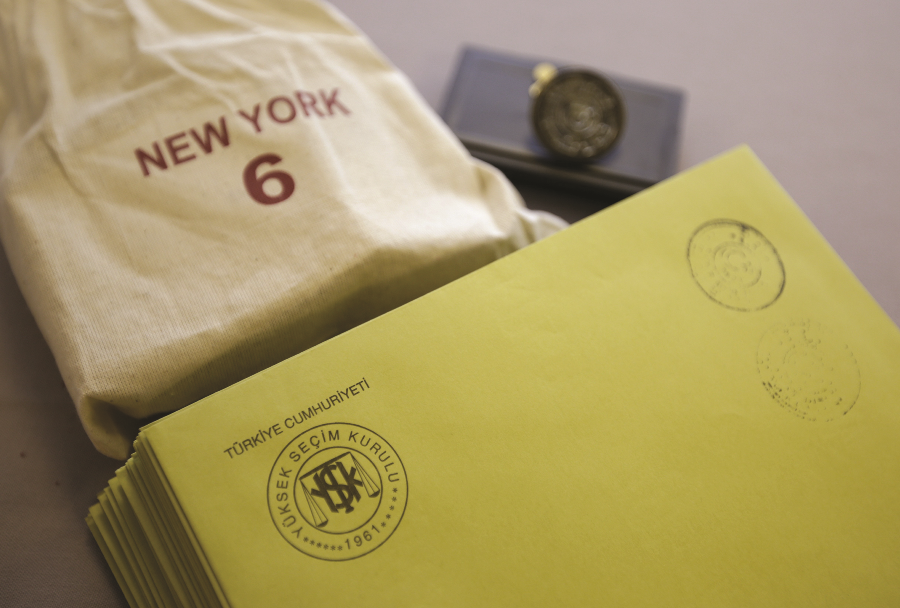 External Voting Mapping Motivations of Emigrants and Concerns of Host