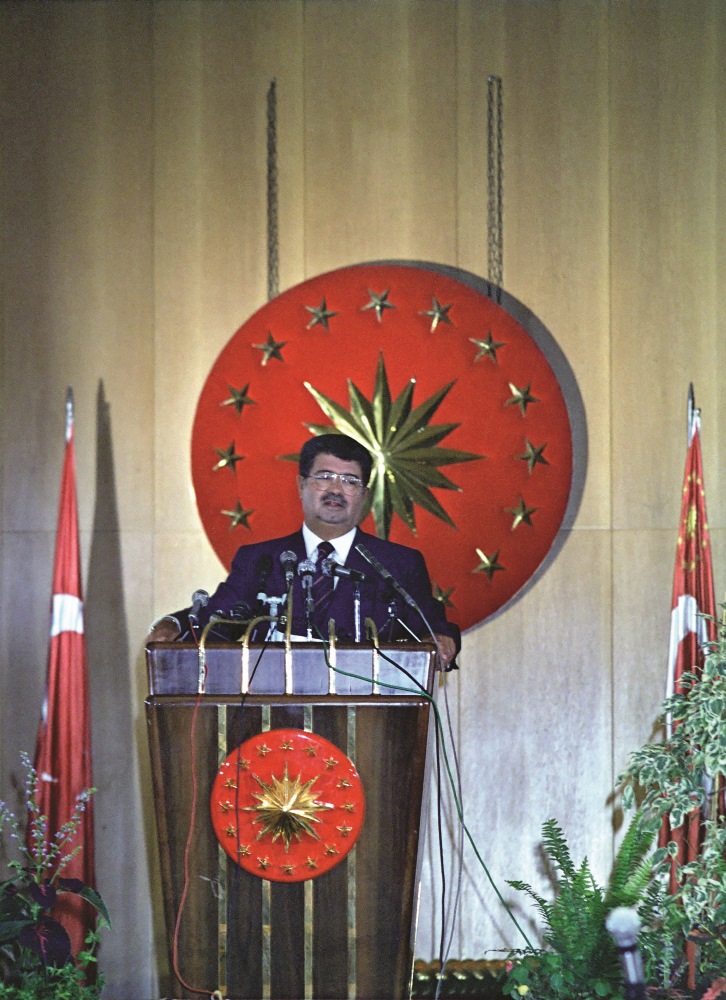 Turgut Özal giving press conference at  Çankaya. AA