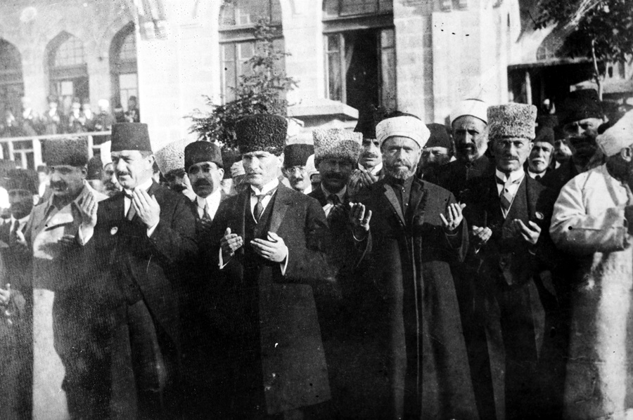 From Secularism to La cit and Analyzing Turkish Authoritarian Laiklik