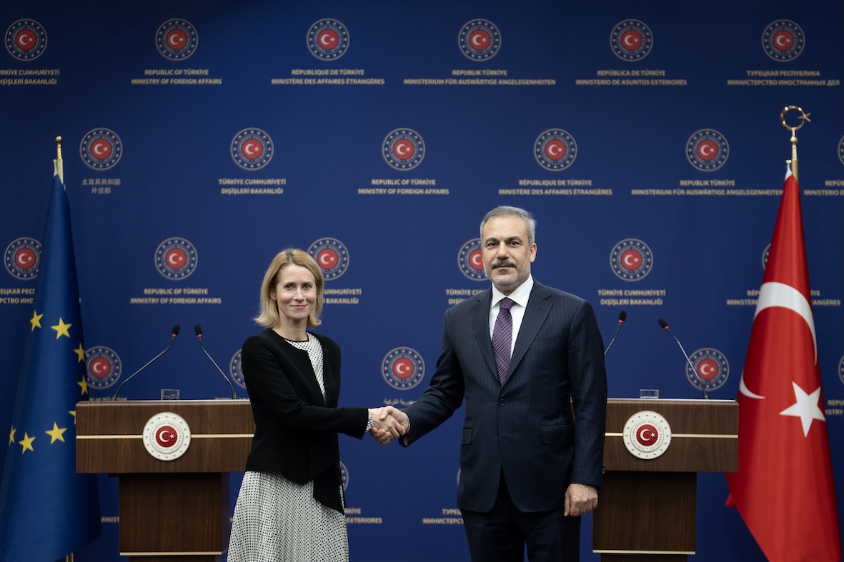 Türkiye-EU Relations Revisited from Europeanization and CFSP Alignment Perspective