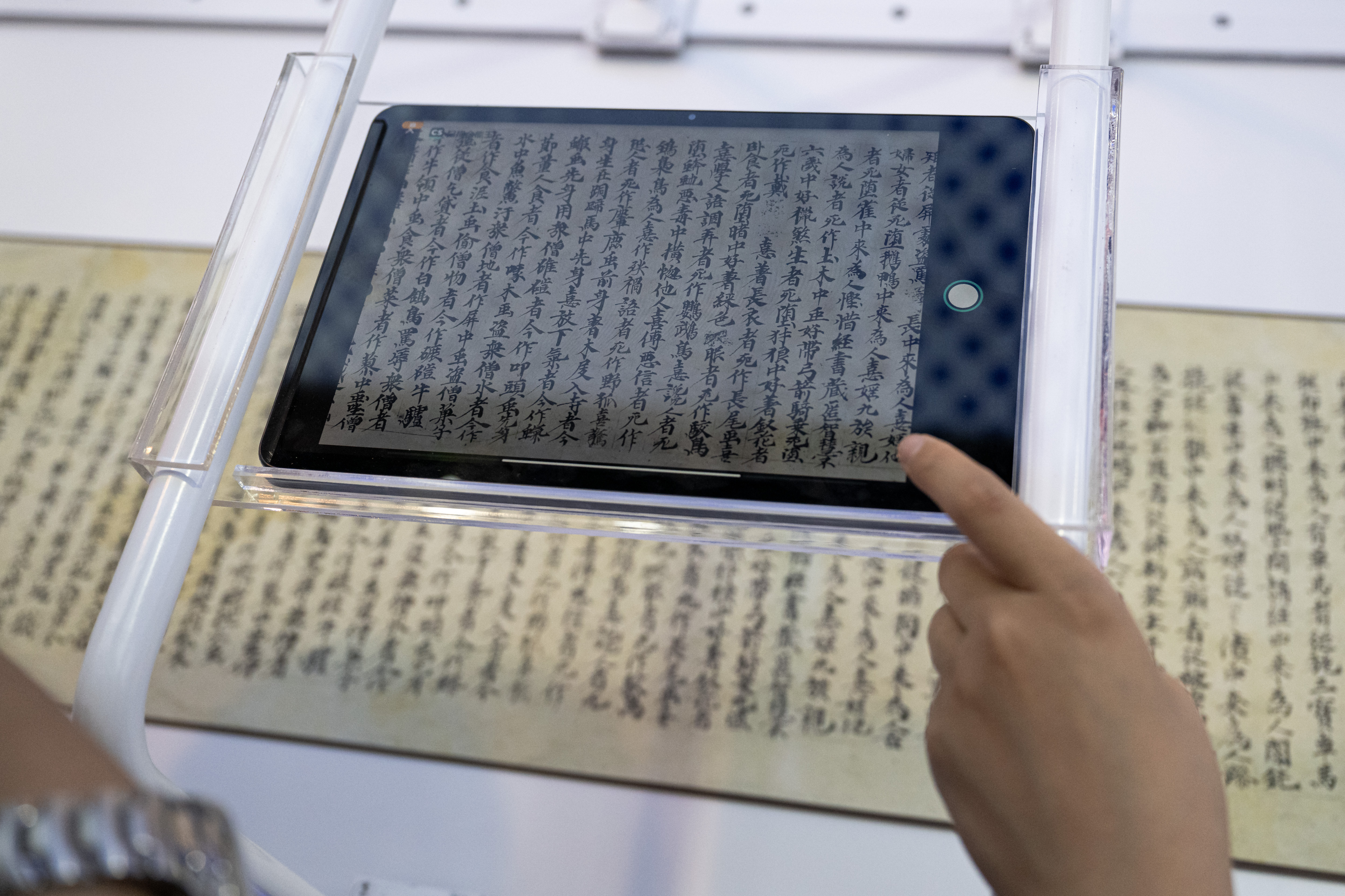 AI Technologies in Intercultural Communication Opportunities or Consequences